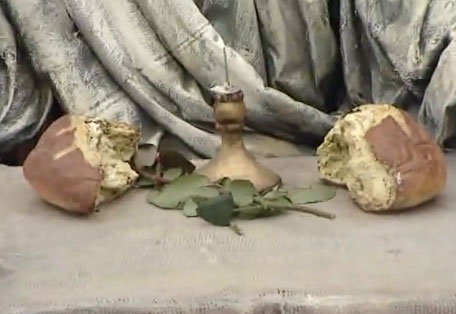 otrgnut je gornji dio kaleža