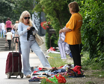 prodaja na Gagarinovom putu (Foto: Siniša Kosić /Medijska mreža)