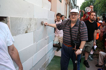 ispred ulaza u Ministarstvo (Foto: Saša Zinaja /Medijska mreža)