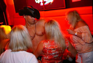 muški striptiz Fly! Baru
