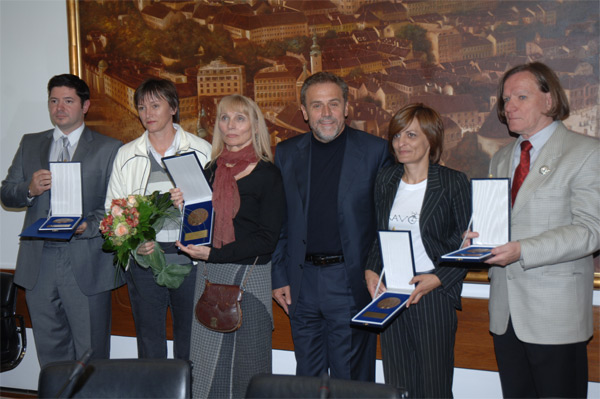 Gradonačelnik s dobitnicima Medalja (Foto: www.zagreb.hr)