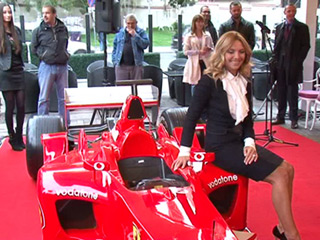 Vlatka Pokos na Ferrarijevom bolidu