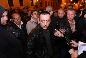 taksisti ispred Gradske skupštine (Foto: Saša Zinaja /Medijska mreža)