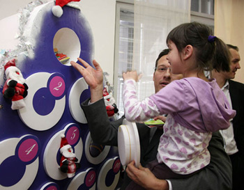 najveći adventski kalendar u domu u Nazorovoj (Foto: Saša Zinaja /Medijska mreža)