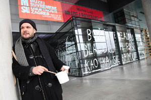 Saša Šekoranja ispred MSU (Foto: Saša Zinaja /Medijska mreža)