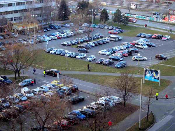 parkiralište u 17 sati (Foto: Tomislav Lončar) parkiralište u 17 sati (Foto: Tomislav Lončar)