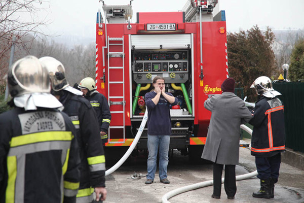 očajni vlasnik doma umirovljenika u Remetama (Foto: Saša Zinaja /Medijska mreža)