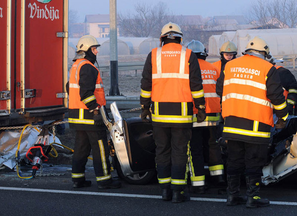 Prometna nesreća na zaobilaznici kod čvorišta Kosnica (Foto: Admir Buljubašić /CROPIX) Prometna nesreća na zaobilaznici kod čvorišta Kosnica (Foto: Admir Buljubašić /CROPIX)