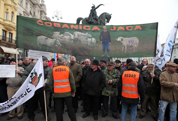 transparent prosvjednika (Foto: Saša Zinaja /Medijska mreža)