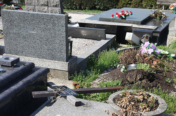 devastacija groblja Gornje Vrapče (Foto: Saša Zinaja /Medijska mreža)