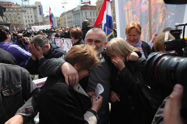 na Trgu nakon izricanja presude (Foto: Saša Zinaja /Medijska mreža) na Trgu nakon izricanja presude (Foto: Saša Zinaja /Medijska mreža)