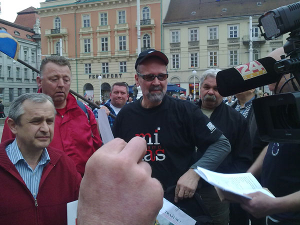 prosvjednici nezadovoljni razdvajanjem na dva tabora