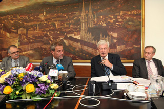 na konferenciji za novinare (Foto: Saša Zinaja /Medijska mreža)