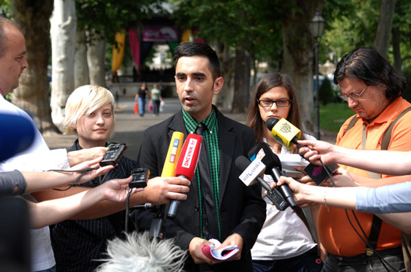 Marko Jurčić s novinarima na Zrinjevcu (Foto: Renato Branđolica /Medijska mreža)
