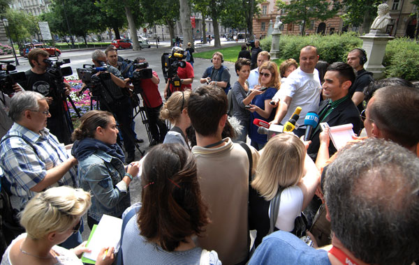 Marko Jurčić s novinarima na Zrinjevcu (Foto: Renato Branđolica /Medijska mreža)
