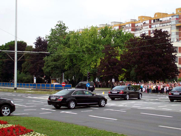 prolazak pape kroz Novi Zagreb (Foto: Saša Zinaja /Medijska mreža) prolazak pape kroz Novi Zagreb (Foto: Saša Zinaja /Medijska mreža)