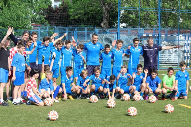 Pjaca, Ćorić i Eduardo s klincima SOS Dječjeg sela Lekenik6