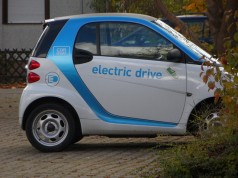 Svečano otvorene zagrebačke punionice za električna vozila U Zagrebu otvorene punionice za električna vozila