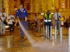Jutarnji jogging Bandić nakratko zamijenio šmrkom i pranjem prometnica Bandić u akciji čišćenja