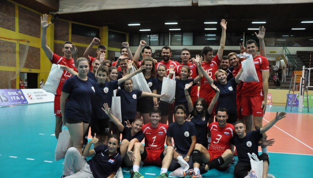 Odbojkaška reprezentacija i djeca iz Dječjeg doma Zagreb Odbojkaška reprezentacija i djeca iz Dječjeg doma Zagreb