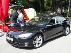 Građani imaju priliku besplatno testirati električna vozila i pametnu klupu