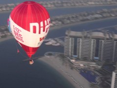 Plavi Zagreb balon na plavom nebu Dubaija