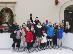 Djeca iz SOS Dječjeg sela uživala u zimskim radostima na ledu u Klovićevim dvorima