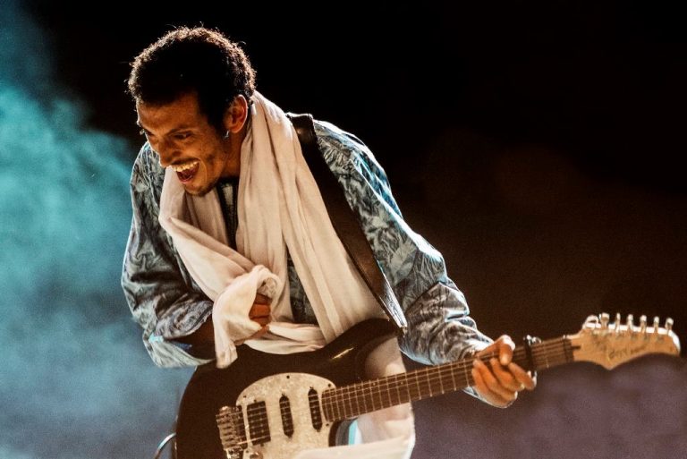 Hendrix današnjice – B O M B I N O stiže u Zagreb na klupsku svirku