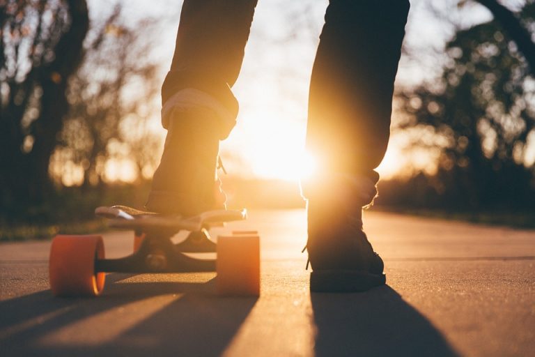 Kampanja  #TeensToo: I adolescenti /ice doživljavaju nasilje u partnerskim odnosima