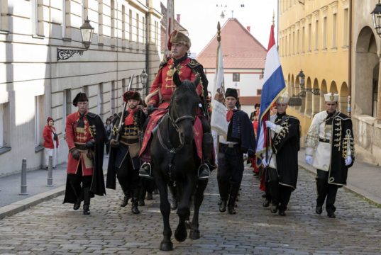 Smjena straže Kravat pukovnije vraća Zagreb u vrijeme konjanika i prvih kravata