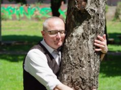 Stand-up komedija protiv klimatskih promjena – Pedja Bajović poklanja tri predstave