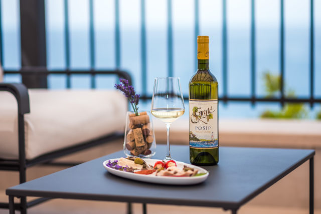 Vinarija Grgić_01_foto arhiva Grgić vina