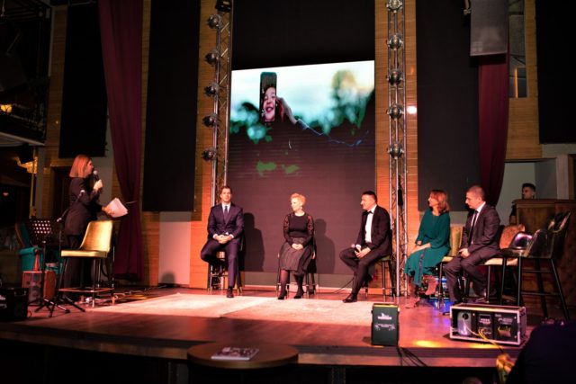 Ambasadori inovacija - moderatorica Antonija Mandić, Mato Njavro (ZŠEM), Tatjana Skoko (Microsoft), Ivan Olujić (CISCO), Zdravka Knežević (JGL), Fadi Almahariq (neurokirurg) (Large)