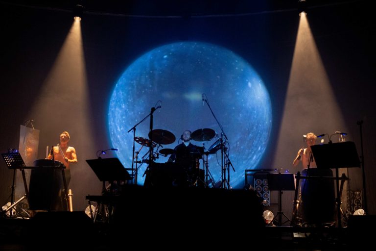 Laibach predstavlja uzbudljivi projekt ‘Wir sind das Volk’ u Lisinskom