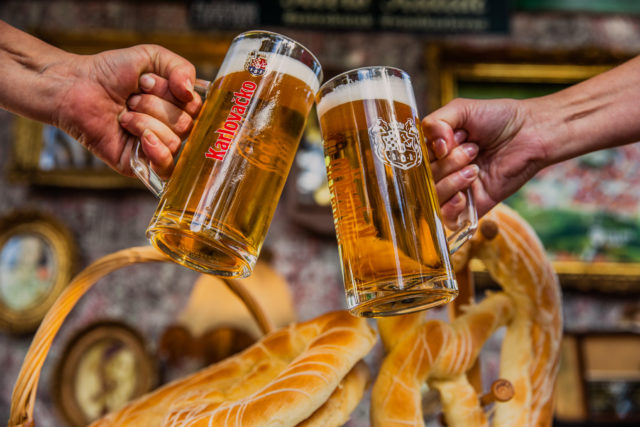 Karlovacko pivo i veliki karlovacki perec Dani piva
