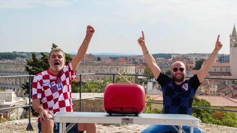 Je li ovo najbolja navijačka himna koju imamo?