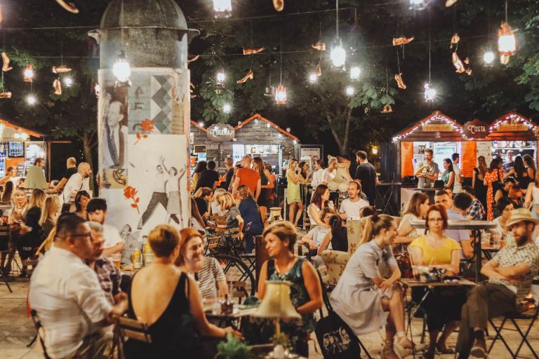 Čagica, chilling, odlična hrana i kokteli uz dozu kulturno-umjetničkog programa – ovog srpnja Mažuranac se ponovo pretvara u ‘place to be’!