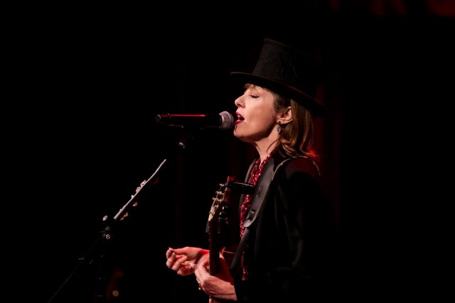 Suzanne Vega, photo Ehud Lazin