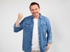 Enis Bešlagić s prvom samostalnom autorskom predstavom dolazi i u Hrvatsku