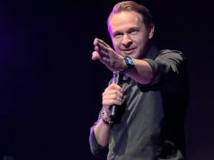 Enis Bešlagić premijerno, uz ovacije publike, izveo prvu samostalnu autorsku predstavu ‘Da sam ja neko’