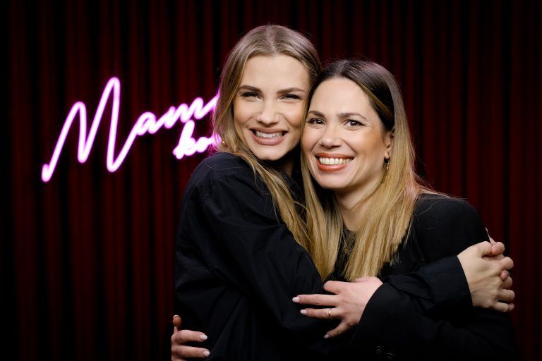 Modna dizajnerica brenda “Larie”, Marina Matić, u podcastu “Mame kod Lane”, otkriva izazove postporođajne depresije i donosi modne savjete za mlade mame
