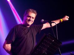 Alen Vitasović u Tvornici kulture obilježava 30 godina karijere i albuma „Gušti su gušti“