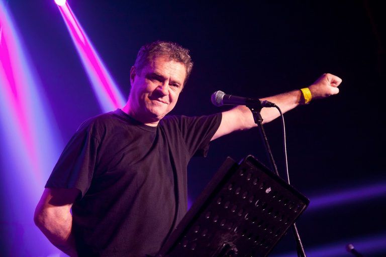 Alen Vitasović u Tvornici kulture obilježava 30 godina karijere i albuma „Gušti su gušti“