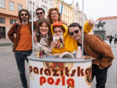 Nina Violić pretvorila Trg bana Jelačića u pozornicu – najavila komediju „Parazitska posla“ Parazitska posla