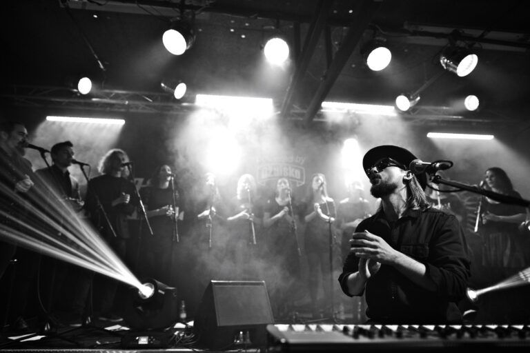 J.R. August se vraća u svoj omiljeni klub – Vintage Industrial